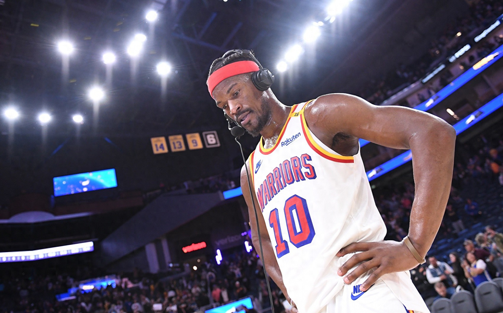 爱游戏入口-加拿大队不断突破！，巴特勒连续十五场比赛得分超过锐不可当观众掌声雷动(巴特勒次轮场均233分)